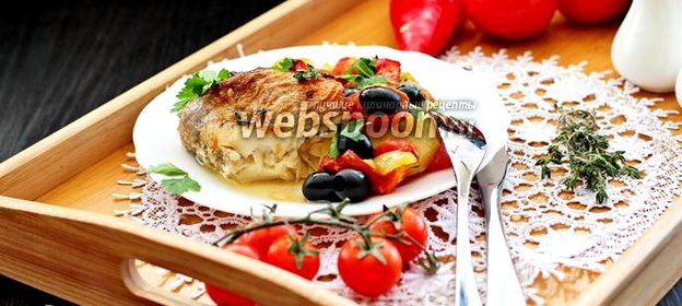 Морской окунь с овощами в духовке