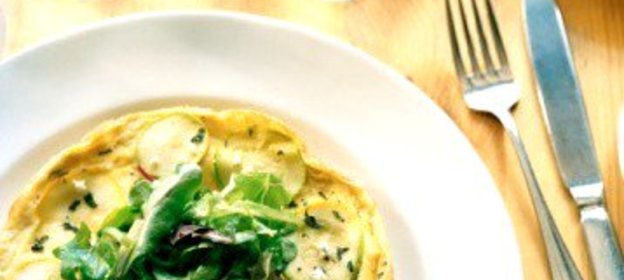 Пицца с цукини, голубым сыром и эстрагоном