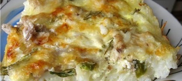 Рисовая запеканка с курицей и соусом бешамель