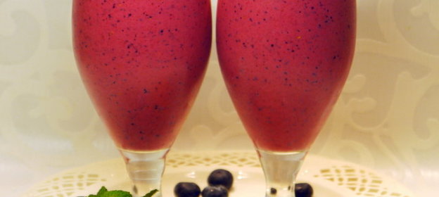 Смузи с черникой и малиной „Аметист