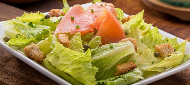 Салат цезарь с семгой