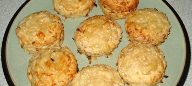 Лепешки с луком и сыром