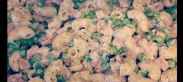 Паста с ветчиной и зеленым горошком