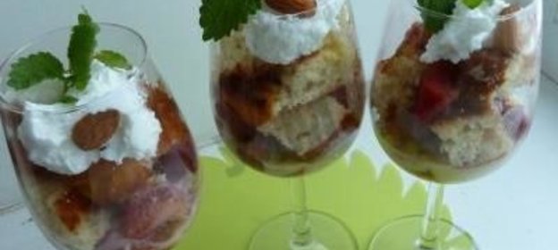 Десерт клубничный трайфл