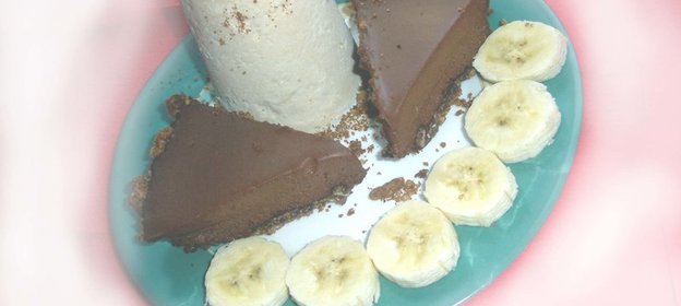 шоколадный торт с кофейными куличиками из мороженного