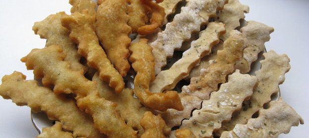 Палочки из сырого картофеля, жареные и печёные