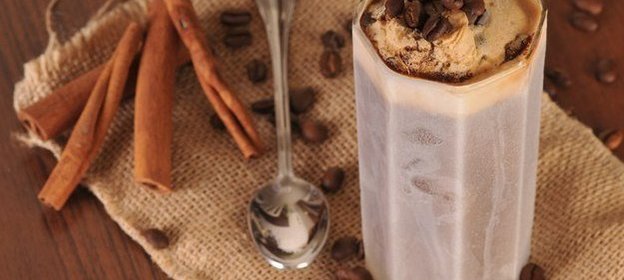 Холодный миндальный кофе