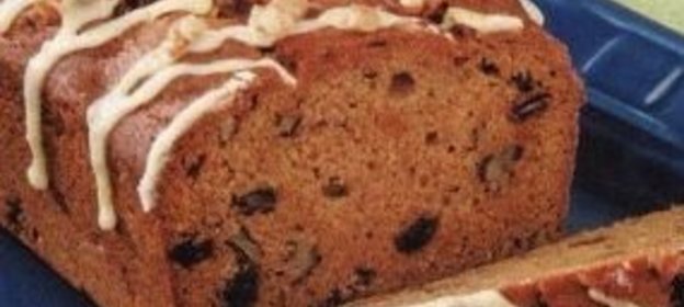 Пряный кекс с бататом, изюмом и орехами