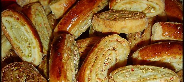 Печенье с фисташками и крабовыми палочками