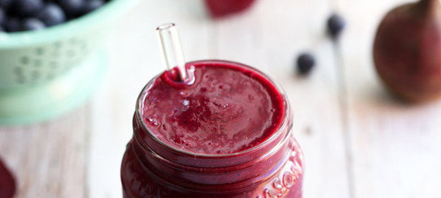 Ягодный смузи со свеклой