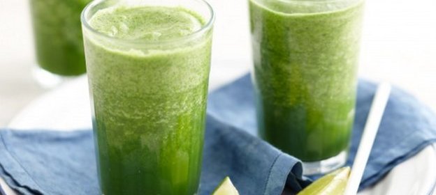 Смузи на основе кокосовой воды с лаймом и капустой кейл