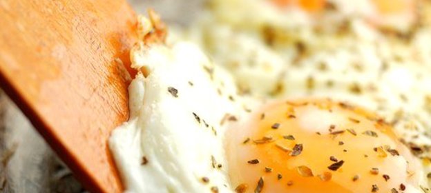 Яичница со сметаной