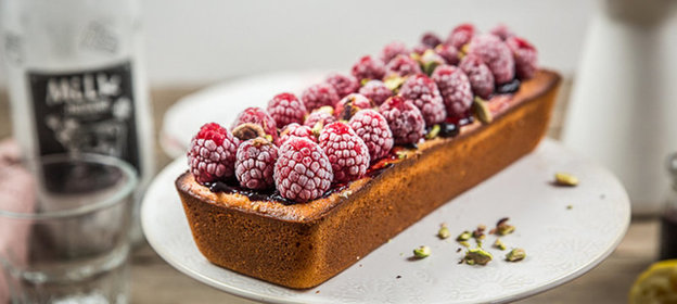 Лимонный кекс с малиной