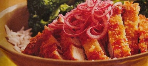 Яичница с окороком, картофелем и луком