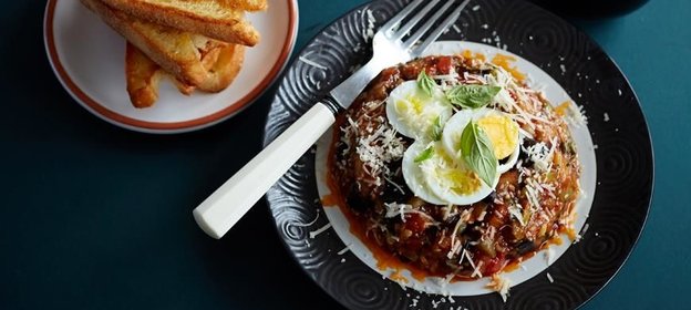 Мини-запеканка из капонаты с базиликом