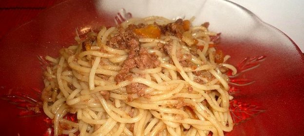 Макароны с мясным соусом