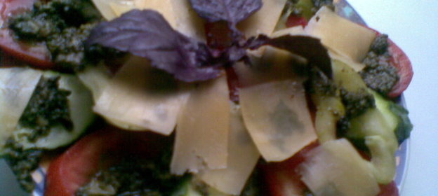 Летние овощи под базиликовым соусом