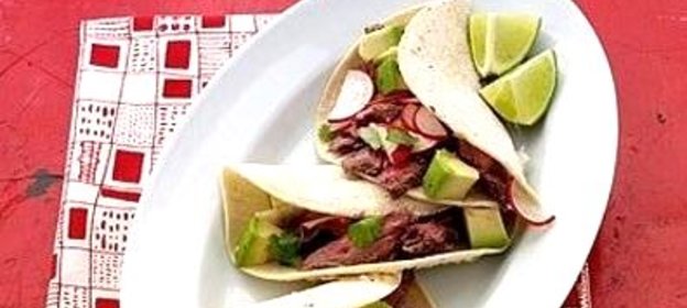 Кукурузные лепешки с говядиной и сальсой