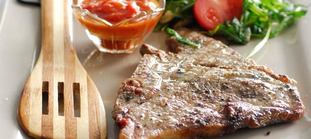 Т-бон стейк с соусом барбекю