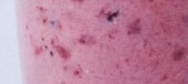 Ягодный смузи с йогуртом и гранатовым соком