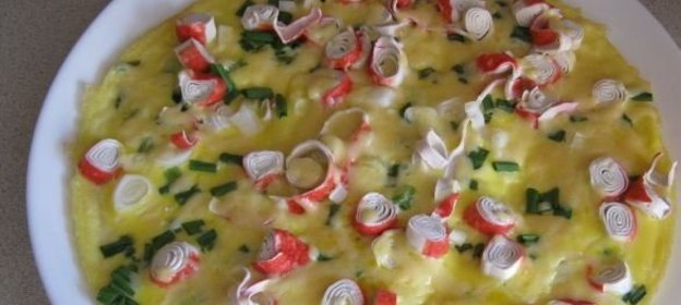 Омлет с крабовыми палочками