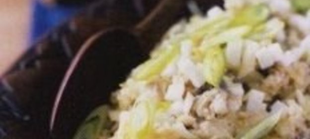 Яйцо с солеными огурцами