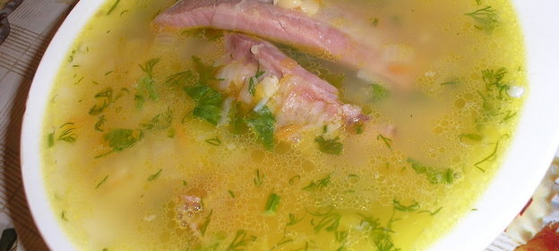 Суп гороховый с копчеными ребрышками