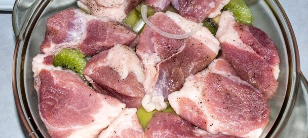 Быстрый маринад для свинины из киви
