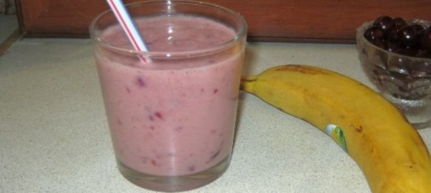 Вишнево-банановый смузи