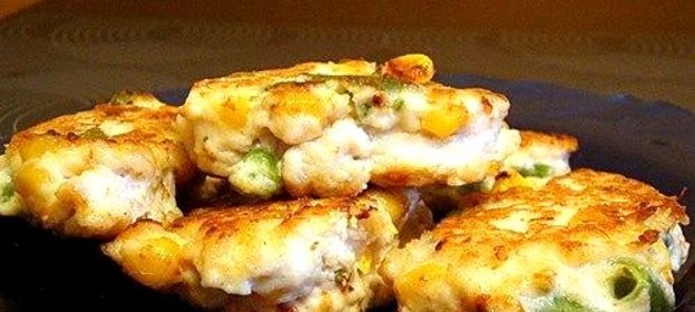 Куриные оладьи с кукурузой