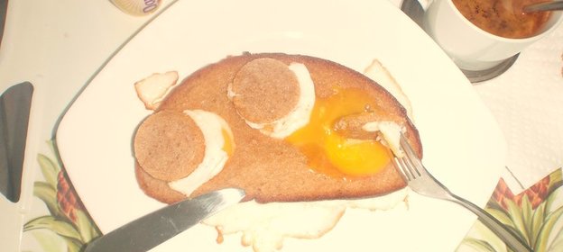 Яичница ,, Два глаза хорошо, а три сытнее,,