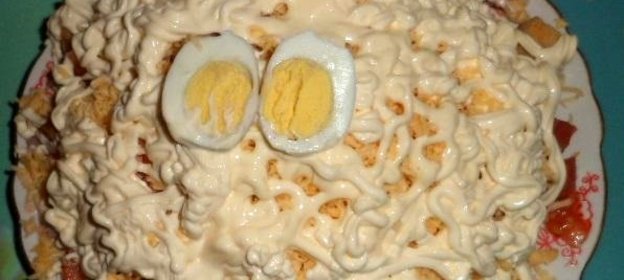 Салат Цезарь с ветчиной