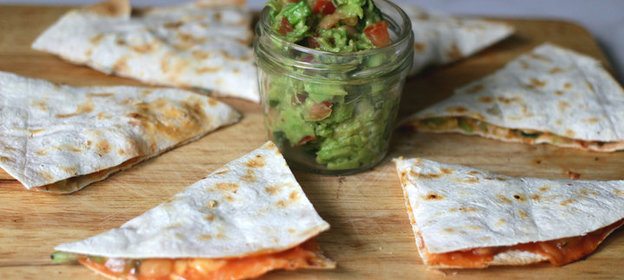 Кефирный десерт с ягодами