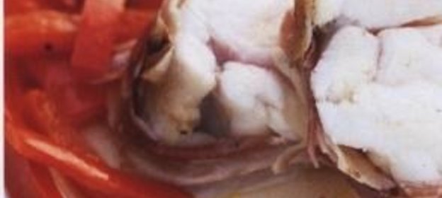 Морской черт со сладким перцем и беконом