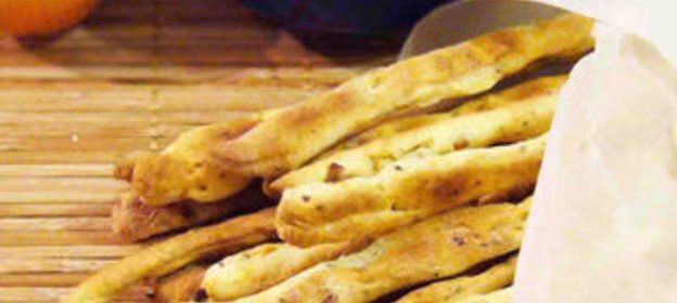 Хлебные палочки с луком