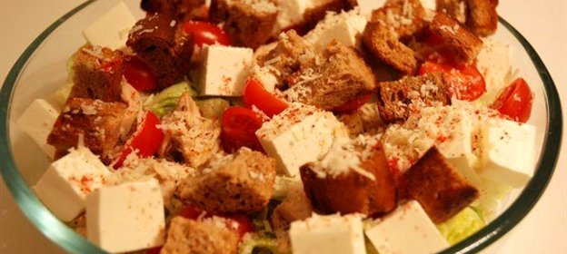 Салат «Цезарь» с фетой