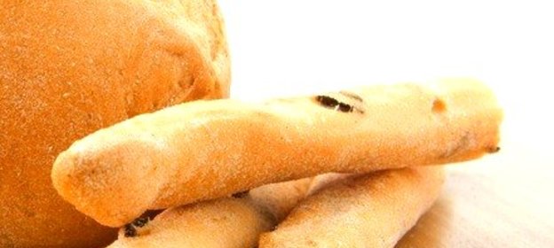 Хлебные палочки с маслинами и розмарином