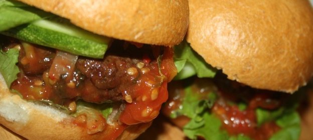 Сочные бургеры на мангале