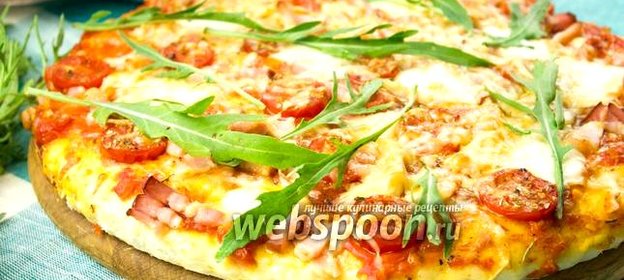 Пицца с беконом и рукколой