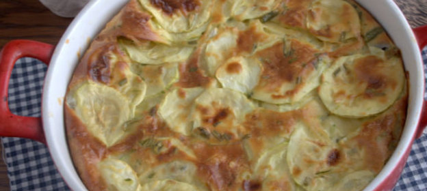 Бульон с яблочно-сырными лепешками