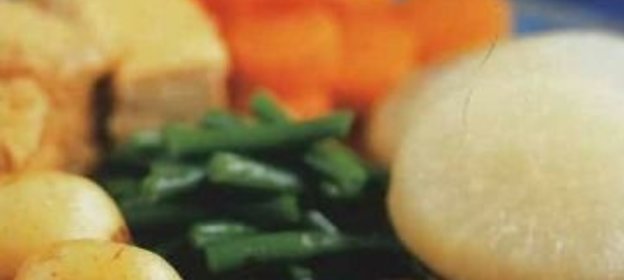 Пельмени с мясом, жареной капустой и луком