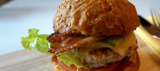 Домашний бургер с беконом