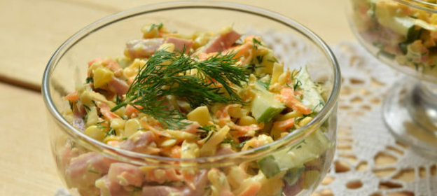 Салат с ветчиной и кукурузой