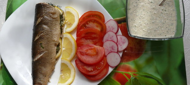 рыбка запеченная в рукаве и сливочно-креветочный соус