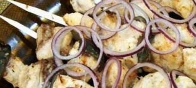 Шашлык из сома и рыбный бульон