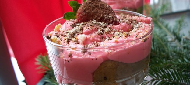 Десерт творожно-клубничный побыстренькому!!