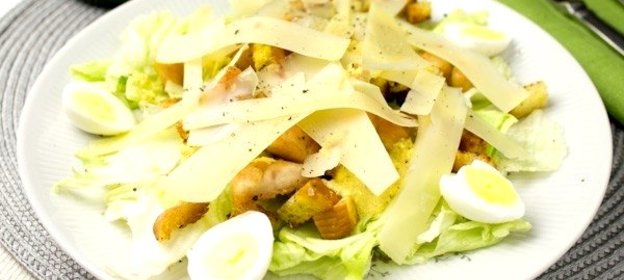 Салат Цезарь с курицей