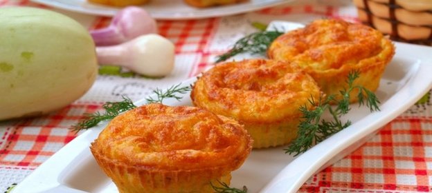 Закусочные маффины с кабачком и сыром