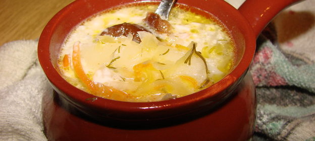 Щи из кислой капусты с потрошками