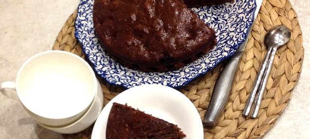 Шоколадный кекс с вишней